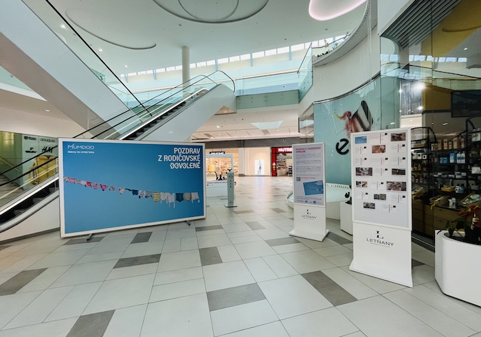 /media/rc2nog55/mumdoo_výstava-pohlednic-čeká-na-návštěvníky-oc-letňany-až-do-15-září