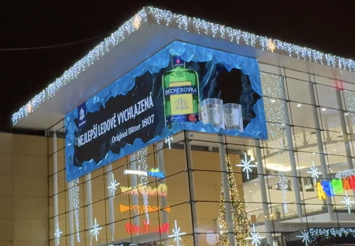 /media/qa4kwbks/becherovka_3d-ooh_oc-harfa