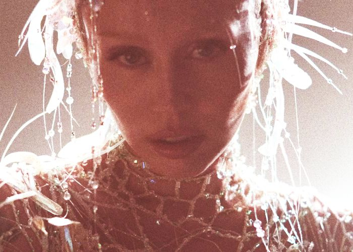 /media/td2dd13y/miley-cyrus_something-beautiful