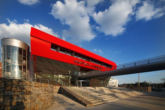 /media/ms2m4p4n/masarykova-univerzita