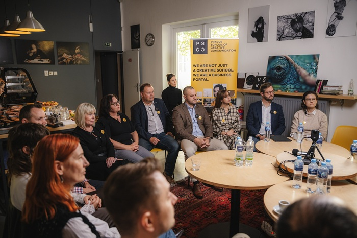 /media/gr0gv3bi/jne_vskk_kulaty_stul-4-1-002