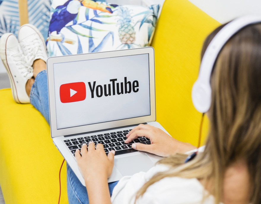 Youtube_PC_freepik