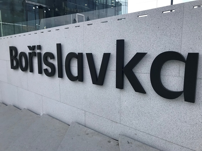 /media/16711/borislavka-centrum_vizualni-identita_realizace-na-budově