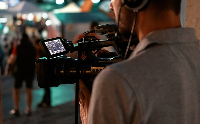 /media/sl3lq110/film-nataceni_freepik