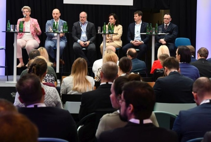 /media/hbhbgiku/sustainability-summit