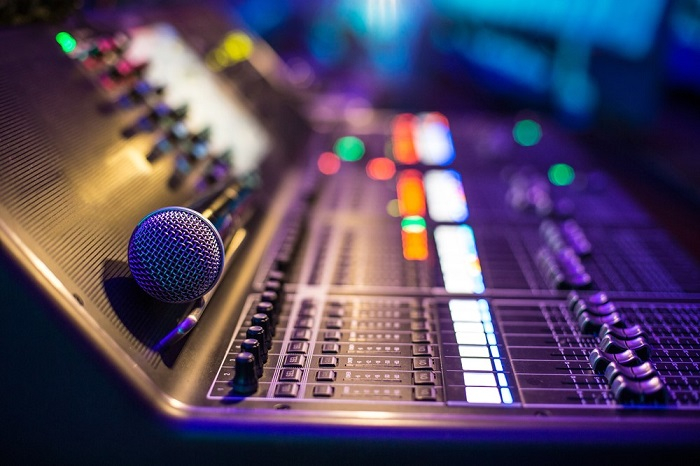 /media/7208/radio-studio_shutterstock