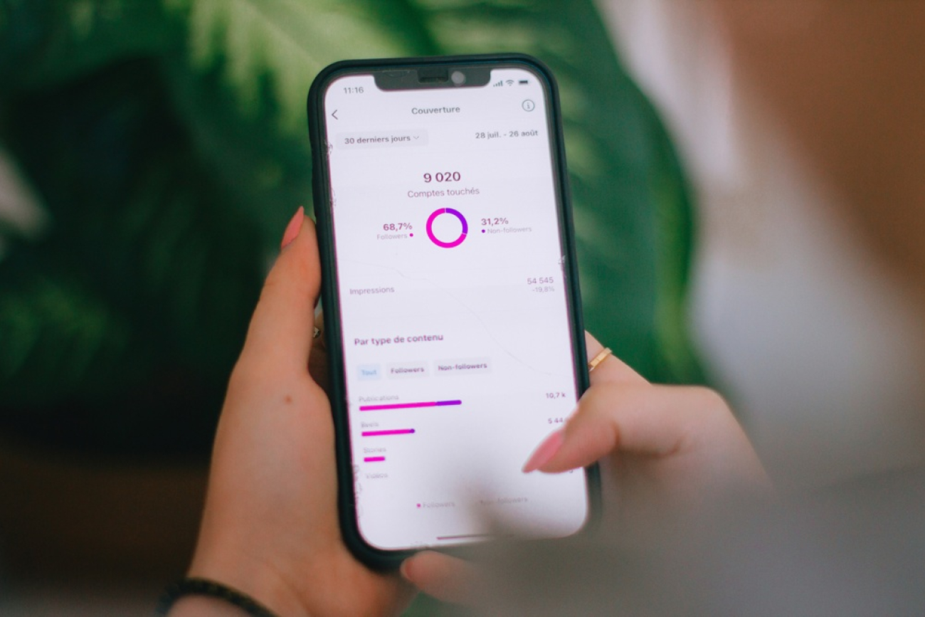 Mobil_analyza_data_mereni_unsplash