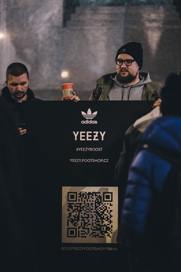 Yeezy point s QR kódem