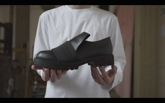 Návrh Straight black od Adama Kosta