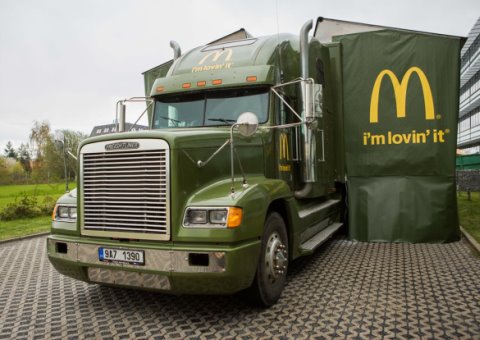 na-rovinu-tour-2016-kamion_-1